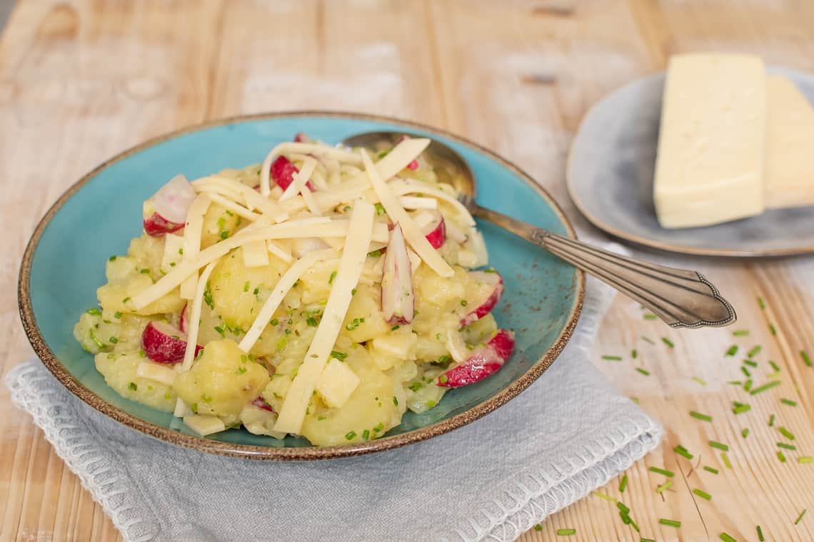 Leichter Kartoffelsalat mit Brühe und Käse: Echt nordisch!